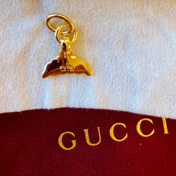Gucci Tail Fin Charm In Yellow Gold NWT - Picture 10 of 13